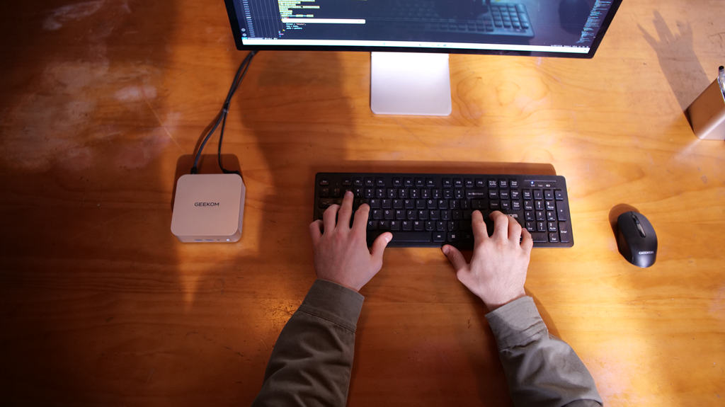 GEEKOM A6 mini PC